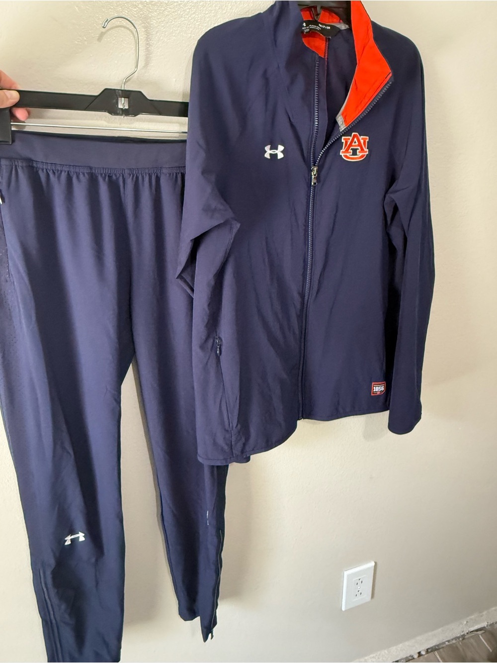 Auburn Under Armour team issued womens two piece track/warmup set small preowned